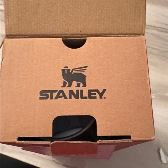 Stanley Hello Kitty Mug - Pink and Gray - Picture 5 of 5